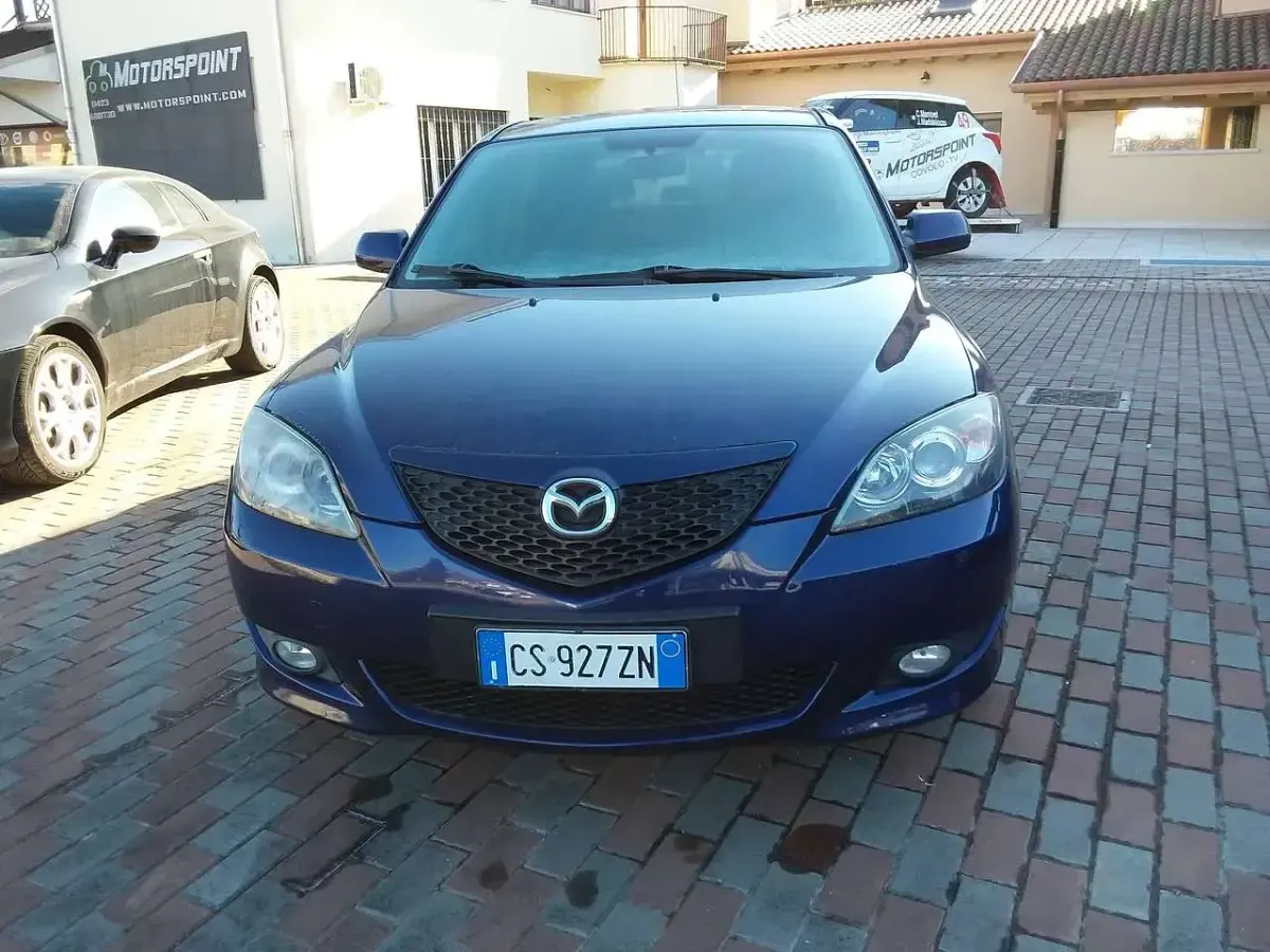 Usata Mazda 3 Dynamic 105 CV (77 kW) 2005 Blu/azzurro Berlina