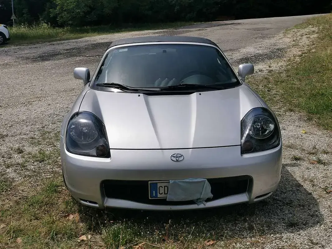 Usata Toyota MR2 140 CV (102 kW) 2002 Argento Cabrio