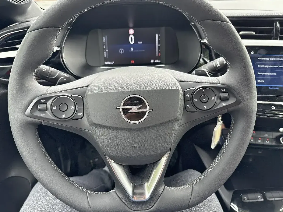 Usata Opel Corsa 101 CV (74 kW) 2025 Rosso Utilitaria