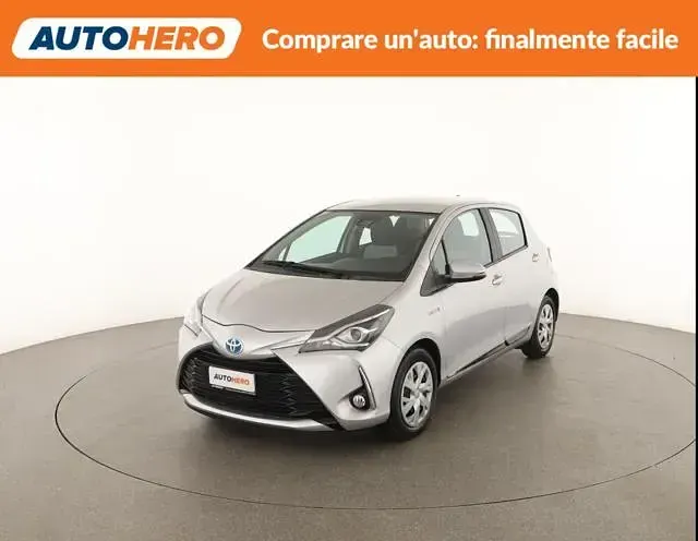Usata Toyota Yaris Active 101 CV (74 kW) 2017 Argento Utilitaria