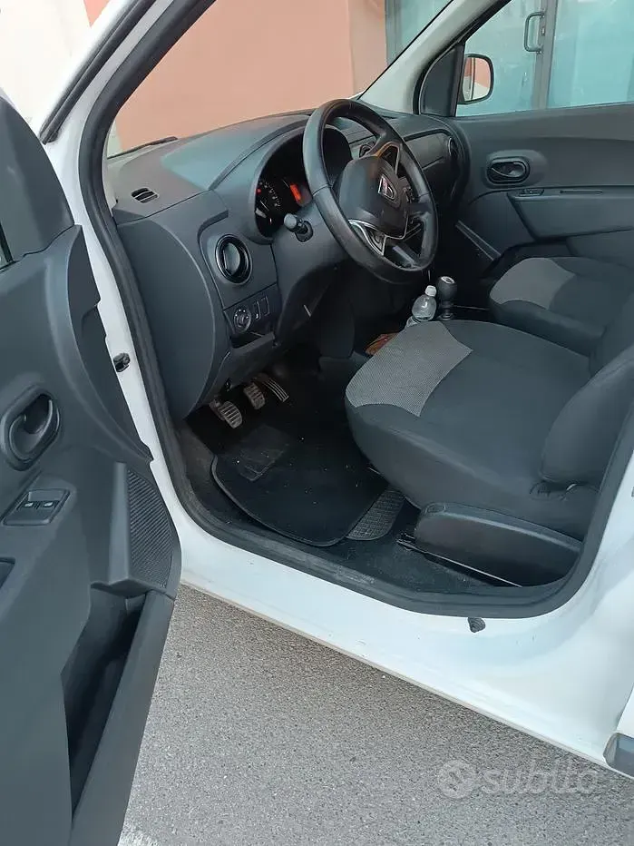Usata Dacia Dokker Comfort 90 CV (66 kW) 2019 Bianco Monovolume