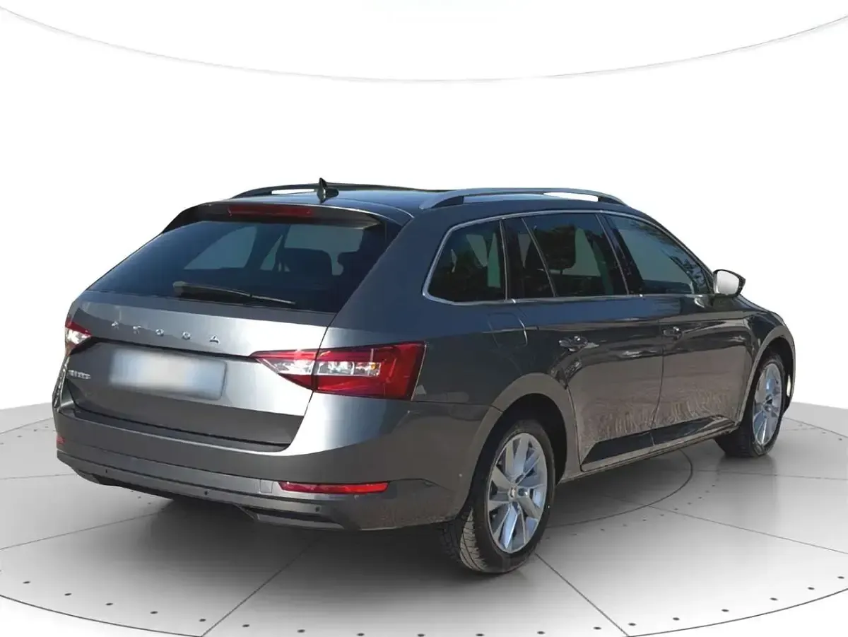 Usata Skoda Superb Executive 150 CV (110 kW) 2022 Grigio grafite Station wagon