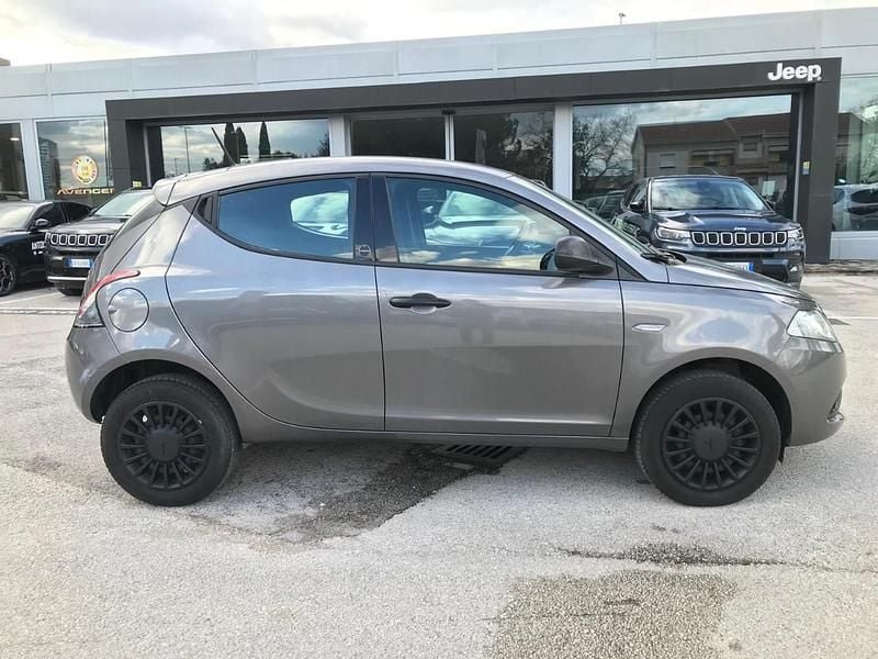 Usata Lancia Ypsilon 84 CV (61 kW) 2020 Grigio Utilitaria
