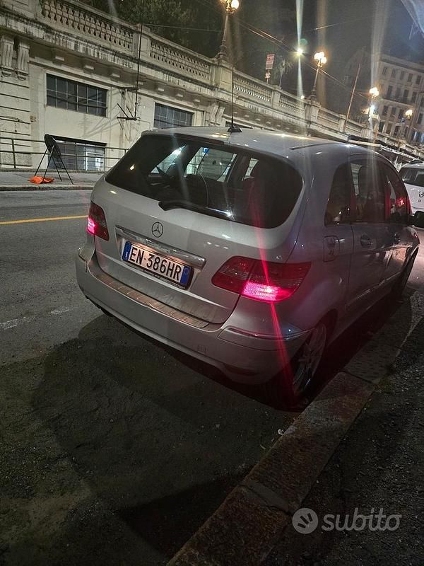 Usata Mercedes B180 Premium 2011 Grigio Monovolume