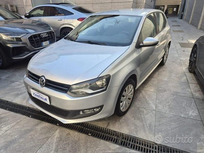 Grigio Usata 2013 VW Polo Comfortline Tre volumi | 4300 € (Ottimo prezzo) - Immagine 1/4