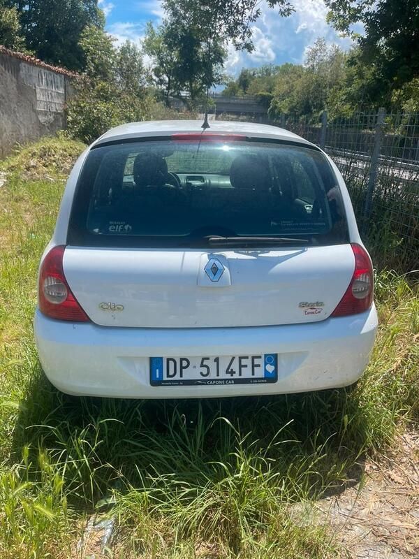 Bianco Usata 2009 Renault Clio II Due volumi | 900 € (Super prezzo) - Immagine 1/4