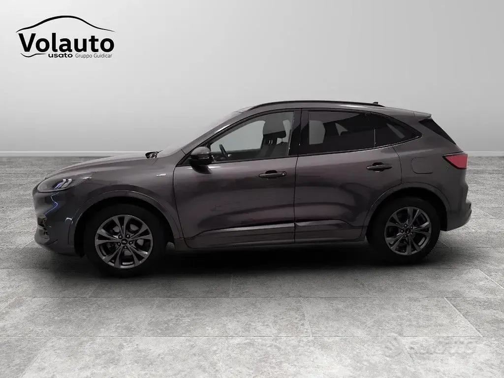 Usado Ford Kuga ST-Line 120 CV (88 kW) 2022 Gris SUV