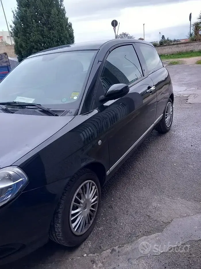 Usata Lancia Ypsilon 75 CV (55 kW) 2008 Nero Utilitaria