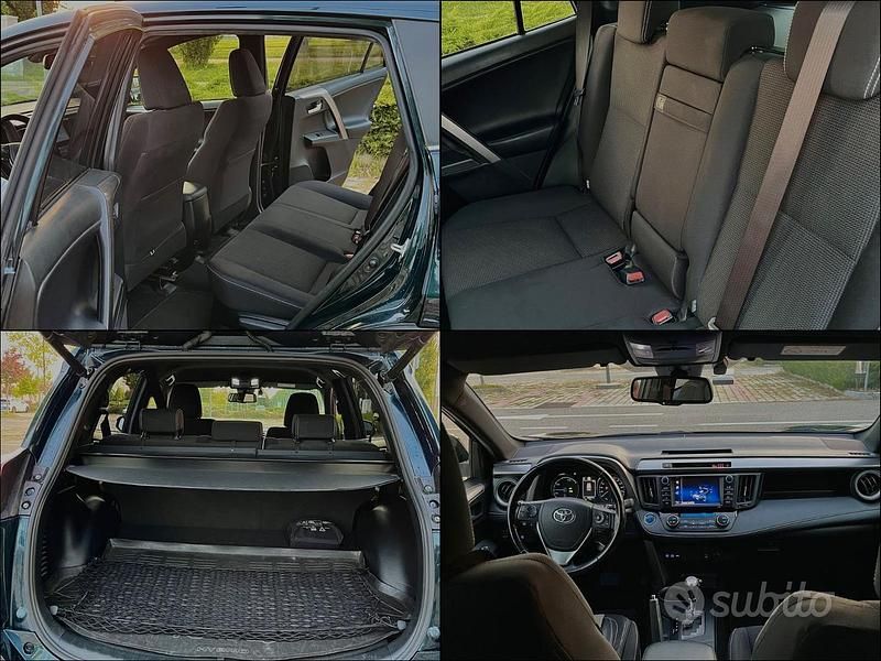 Usata Toyota RAV4 Hybrid 155 CV (114 kW) 2018 Blu/azzurro SUV