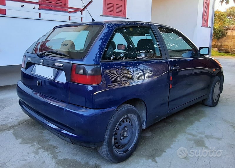 Usato 1998 Seat Ibiza Benzin (1.350 €)