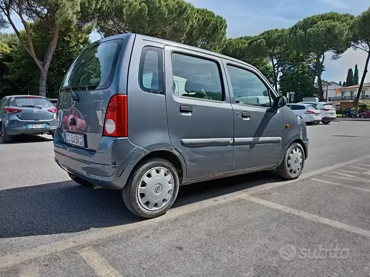 Usata Opel Agila 80 CV (58 kW) 2005 Grigio Monovolume