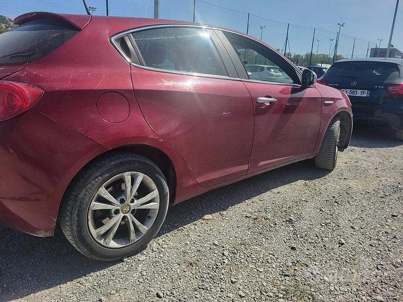 Usata Alfa Romeo Giulietta 120 CV (88 kW) 2012 Rosso Utilitaria