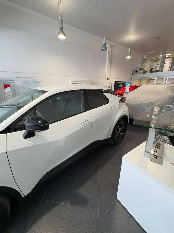 Usata Toyota C-HR Trend 98 CV (72 kW) 2024 Platinum pearl white [089] SUV