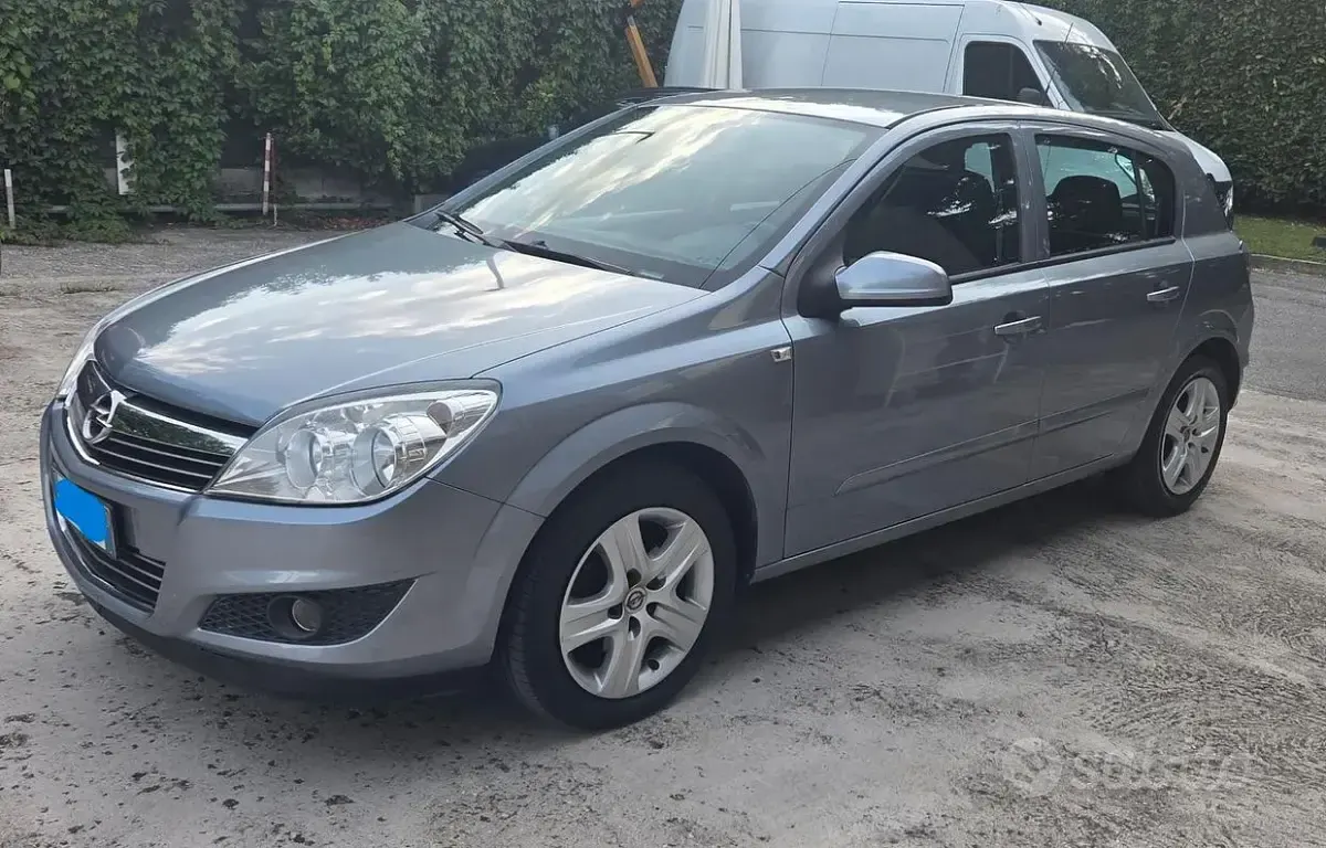 Usata Opel Astra 90 CV (66 kW) 2009 Grigio Berlina