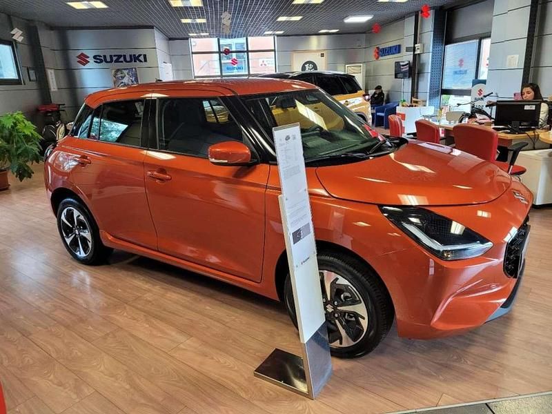 Usata Suzuki Swift 83 CV (61 kW) 2024 Arancione Utilitaria