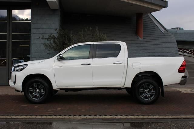 Usata Toyota HiLux Comfort 150 CV (110 kW) 2024 Nero pastello Pick-up