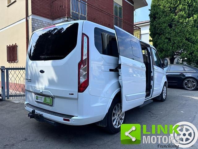 Usata Ford Tourneo 131 CV (96 kW) 2019 Bianco Monovolume