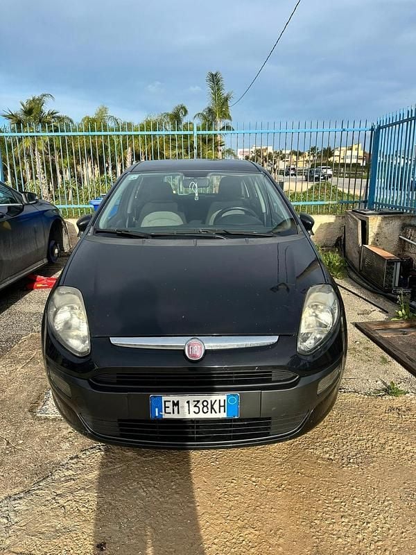 Usata Fiat Punto Lounge 95 CV (69 kW) 2012 Nero Berlina