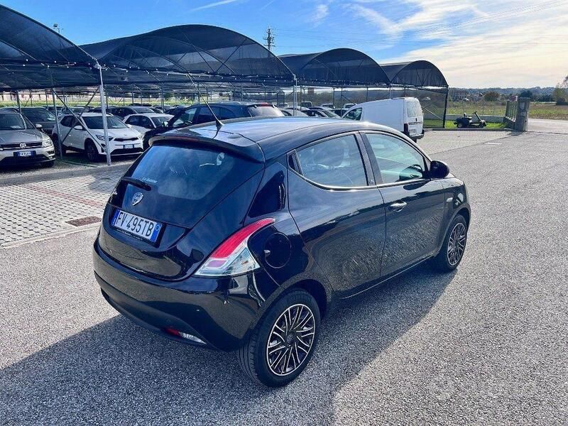 Usata Lancia Ypsilon 69 CV (50 kW) 2019 Nero Utilitaria