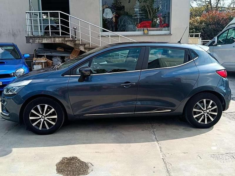 Usata Renault Clio IV Zen 90 CV (66 kW) 2017 Grigio Berlina