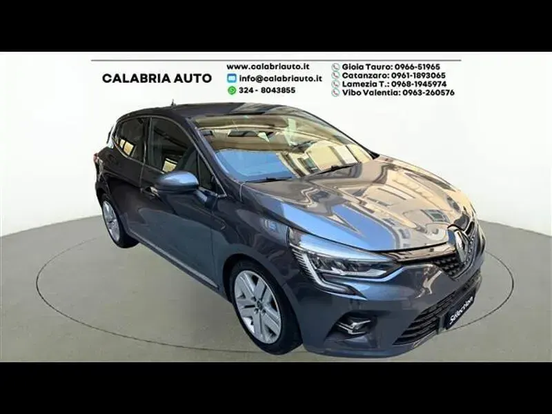 Begagnad Renault Clio V Intens 131 HK (96 kW) 2021 Grå Sedan