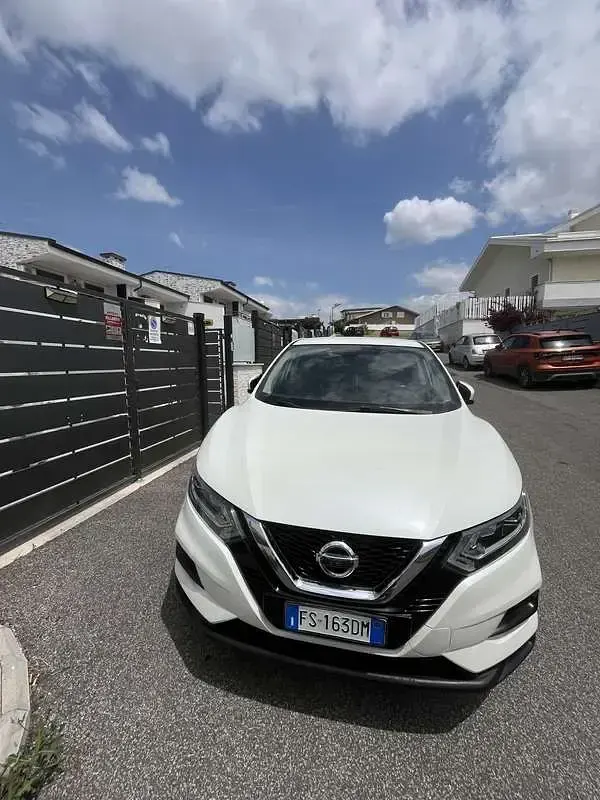 Usata Nissan Qashqai N-Connecta 110 CV (80 kW) 2018 Bianco SUV