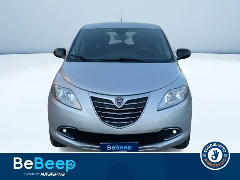 Usata Lancia Ypsilon Gold 69 CV (50 kW) 2011 Argento metallizzato Utilitaria