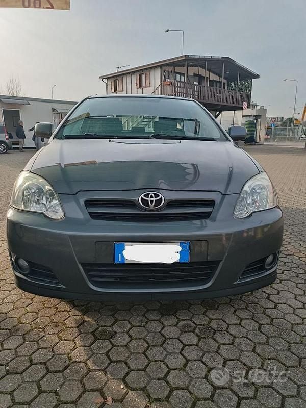 Usata Toyota Corolla 75 CV (55 kW) 2006 Grigio Berlina