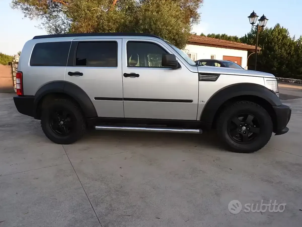 Usata Dodge Nitro SE 177 CV (130 kW) 2009 Grigio SUV