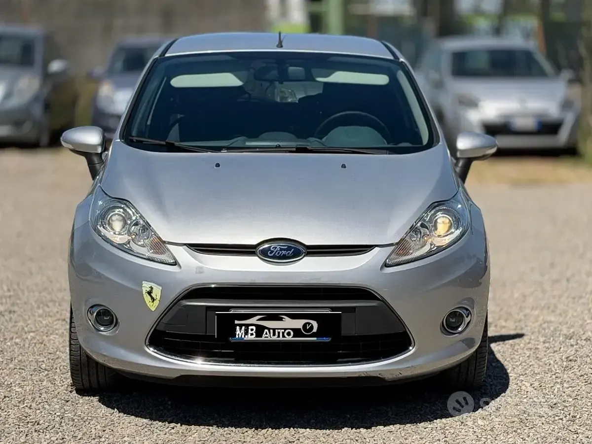 Usata Ford Fiesta Titanium 92 CV (67 kW) 2011 Grigio Berlina