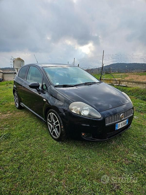 Nero Usata 2009 Fiat Punto Tre volumi | 1200 € (Super prezzo) - Immagine 1/4