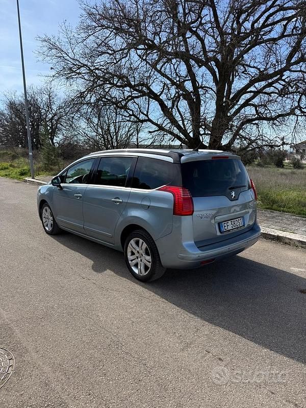 Usata Peugeot 5008 150 CV (110 kW) 2011 Blu Monovolume