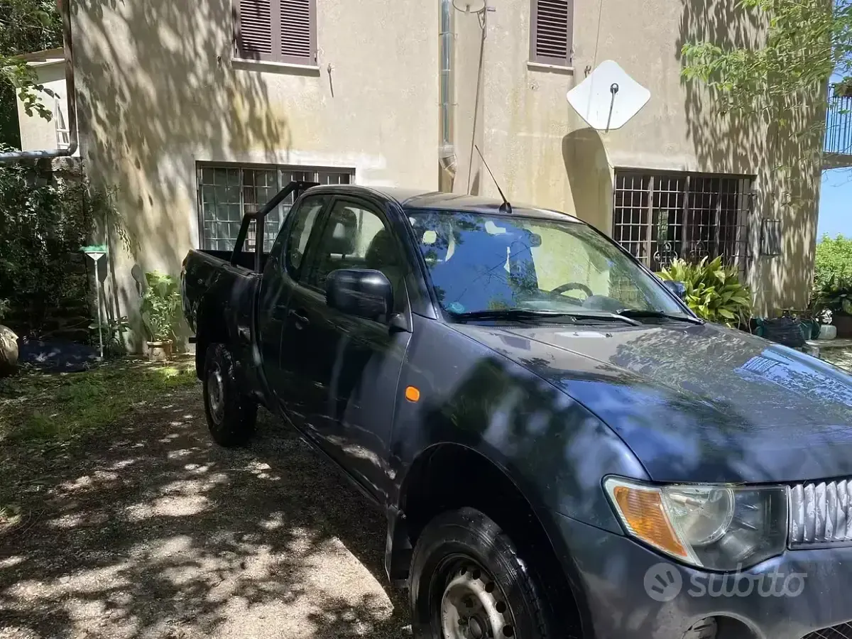 Usata Mitsubishi L200 136 CV (100 kW) 2009 Grigio Pick-up
