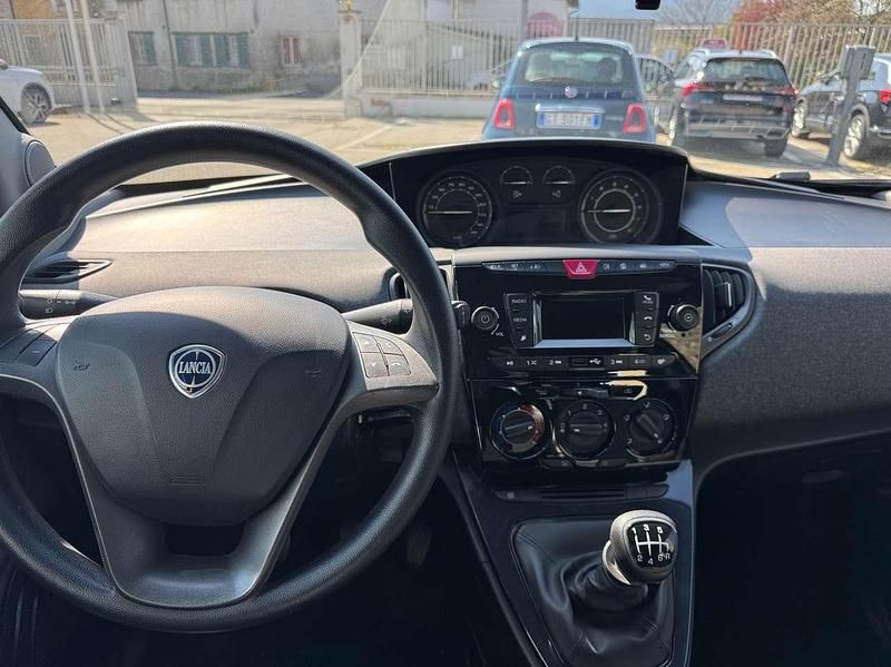 Usata Lancia Ypsilon Silver 69 CV (50 kW) 2023 Argento Utilitaria
