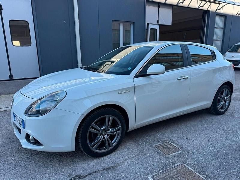 Usata Alfa Romeo Giulietta Business 105 CV (77 kW) 2013 Bianco Utilitaria