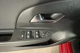 Usata Opel Corsa 101 CV (74 kW) 2025 Kardio red Utilitaria