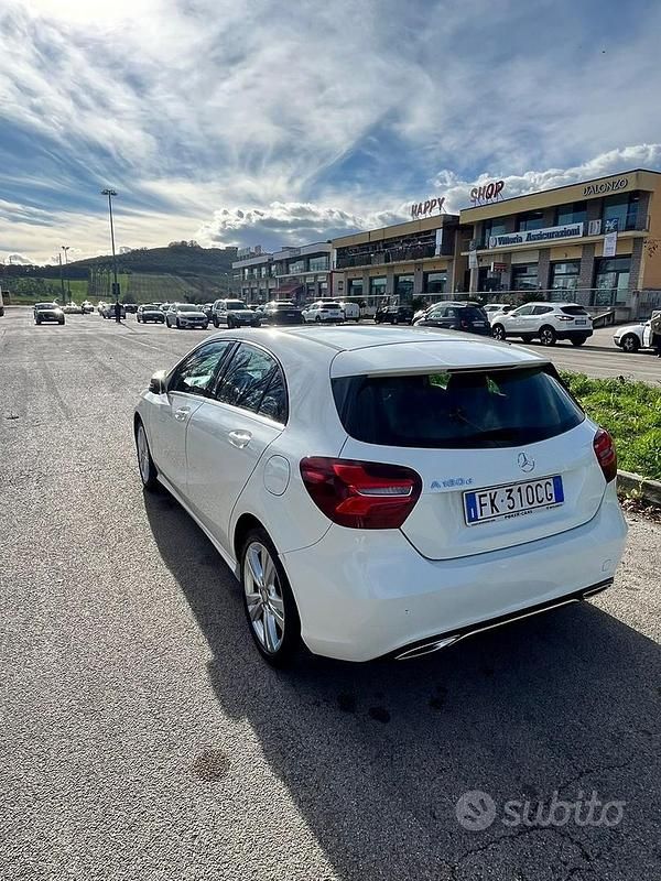 Käytetty Mercedes A180 109 HP (80 kW) 2017 Valkoinen Sedan