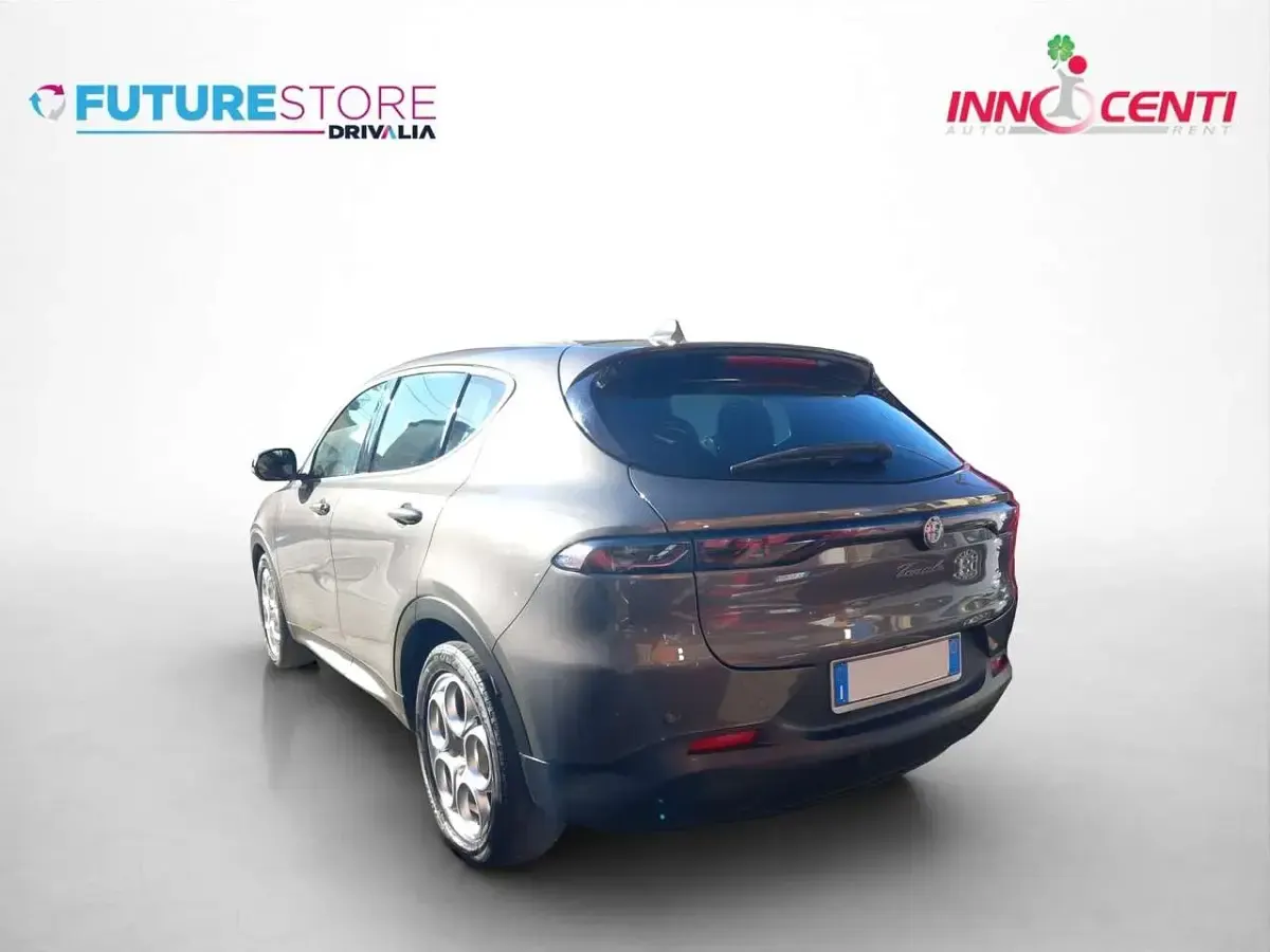 Usado Alfa Romeo Tonale Sprint 131 CV (96 kW) 2023 Scuro SUV