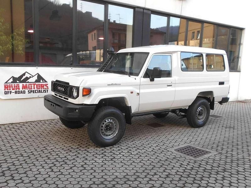 Nuova Toyota Land Cruiser 227 CV (166 kW) 2026 Bianco SUV
