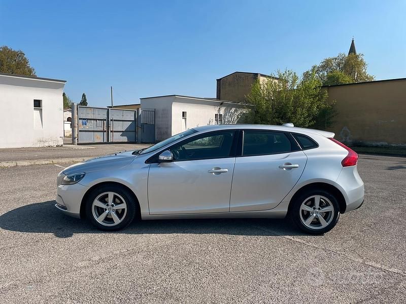 Argento Usata 2017 Volvo V40 Business Edition Station wagon | 9000 € (Super prezzo) - Immagine 1/4