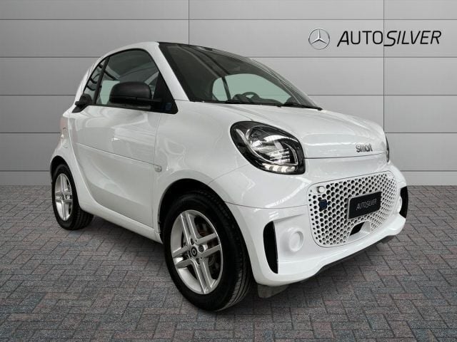 Bianco / pastello Usata 2022 Smart ForTwo Electric Drive Pure Due volumi | 12.000 € (Ottimo prezzo) - Immagine 1/4