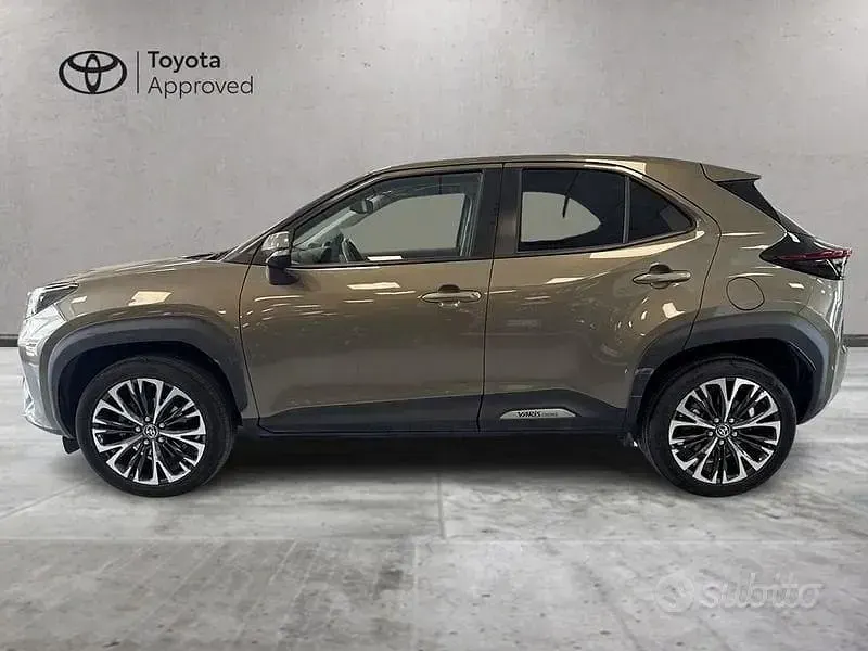 Usata Toyota Yaris Cross Lounge 116 CV (85 kW) 2022 Grigio SUV
