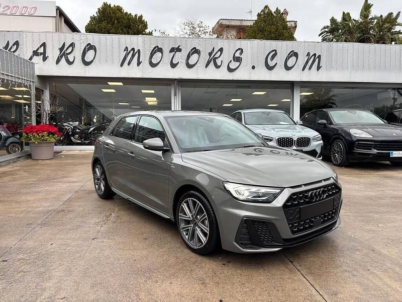 Nuova Audi A1 S-Line 115 CV (84 kW) 2025 Verde SUV