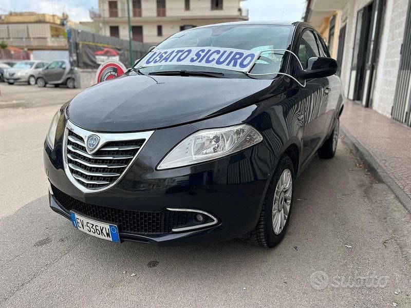 Usata Lancia Ypsilon 114 CV (83 kW) 2014 Nero Utilitaria