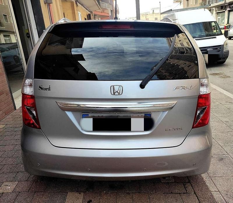 Usata Honda FR-V Executive 140 CV (102 kW) 2007 Argento Monovolume
