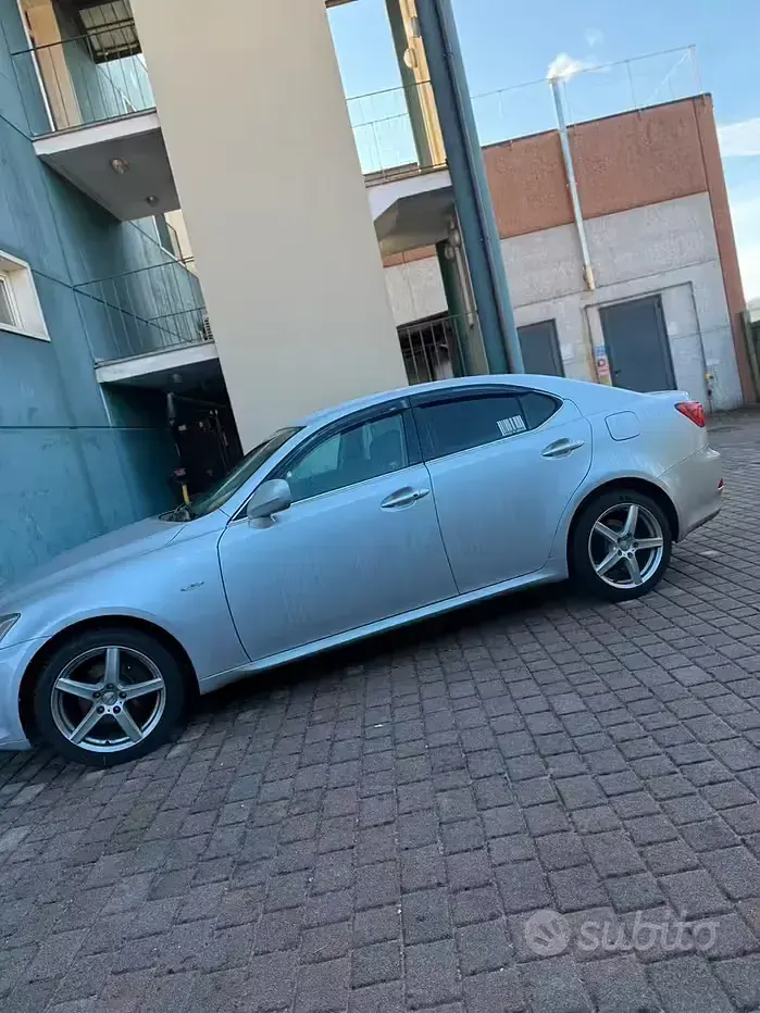 Usata Lexus IS220d 177 CV (130 kW) 2006 Grigio Berlina