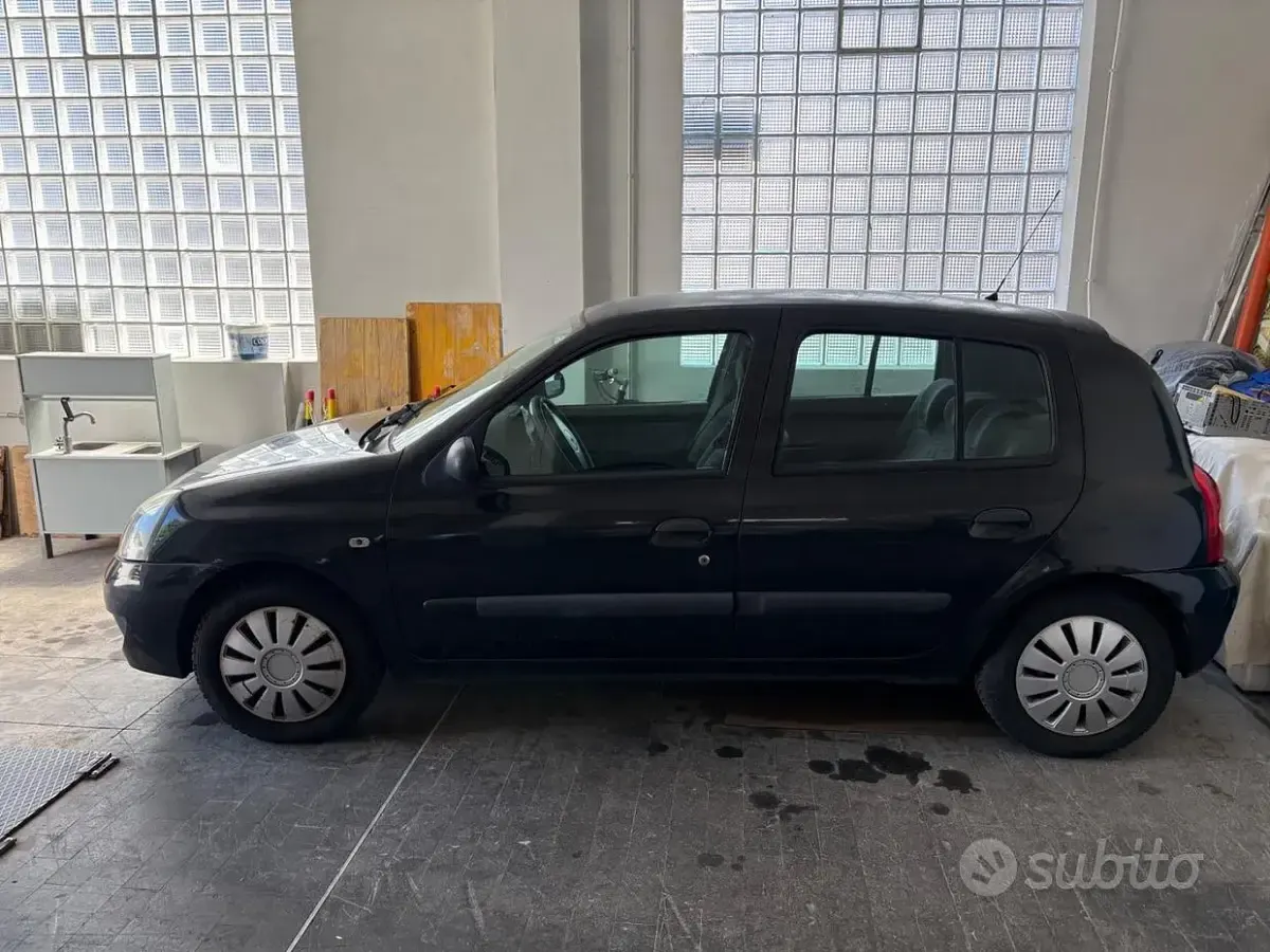 Usata Renault Clio 58 CV (42 kW) 2006 Nero Utilitaria