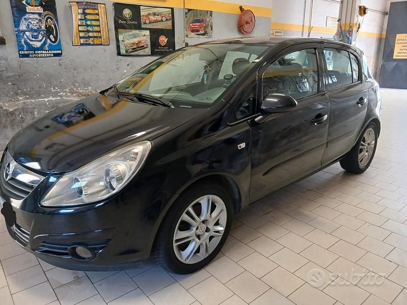 Usata Opel Corsa Club 69 CV (50 kW) 2007 Nero Berlina