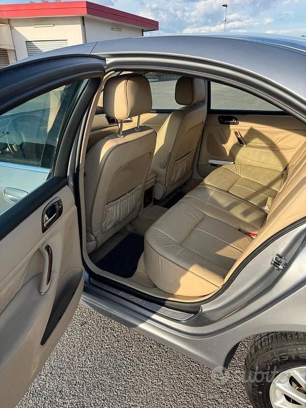 Usata Peugeot 607 133 CV (97 kW) 2002 Grigio Berlina