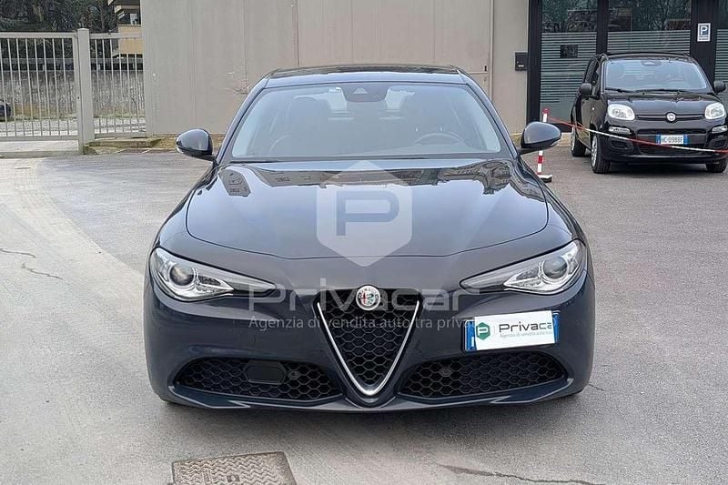 Usata Alfa Romeo Giulia Executive 160 CV (117 kW) 2019 Grigio Berlina